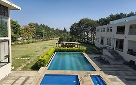 Spree Resort At Century Wintersun